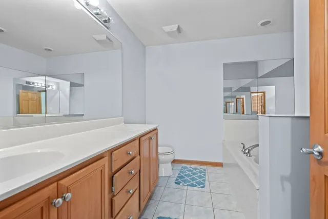 $440,500 | 1882 Keystone Place, Unit 1882, Schaumburg, IL 60193