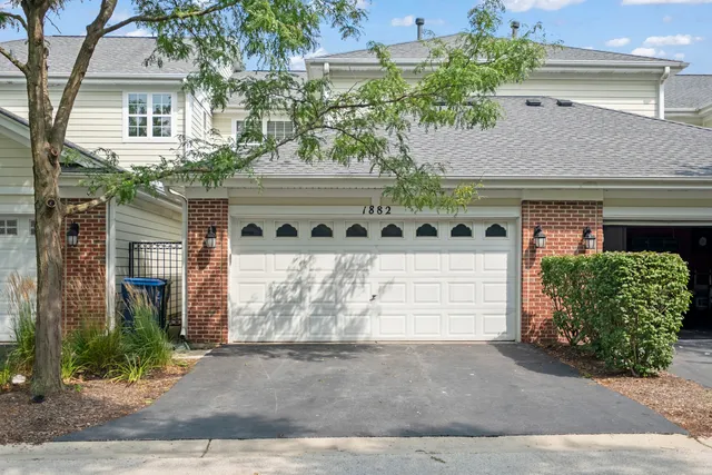 $440,500 | 1882 Keystone Place, Unit 1882, Schaumburg, IL 60193