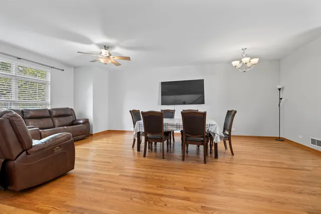 $440,500 | 1882 Keystone Place, Unit 1882, Schaumburg, IL 60193