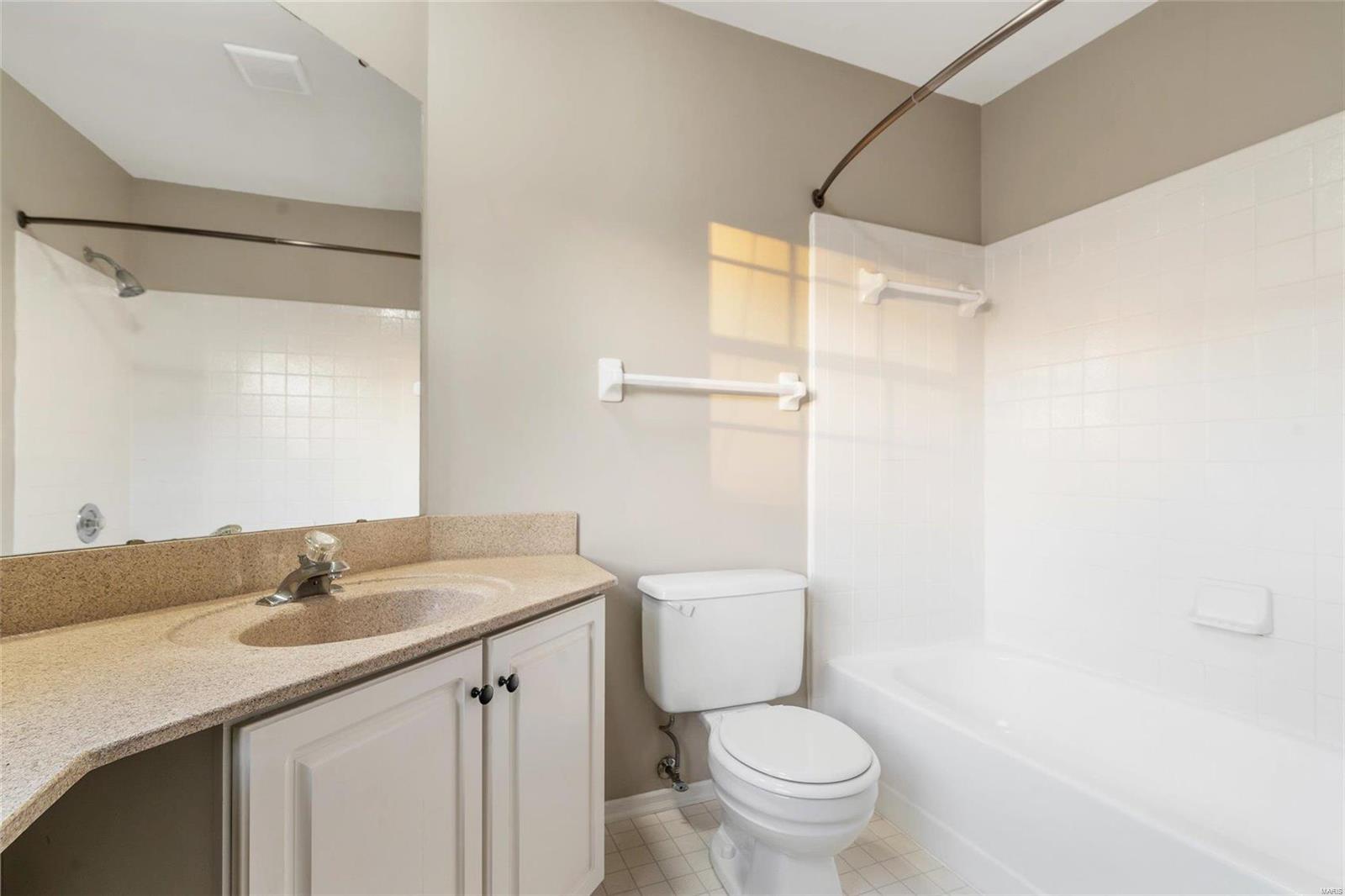 1450 Whispering Creek Drive Ballwin, MO 63021 - Photo 15 of 28