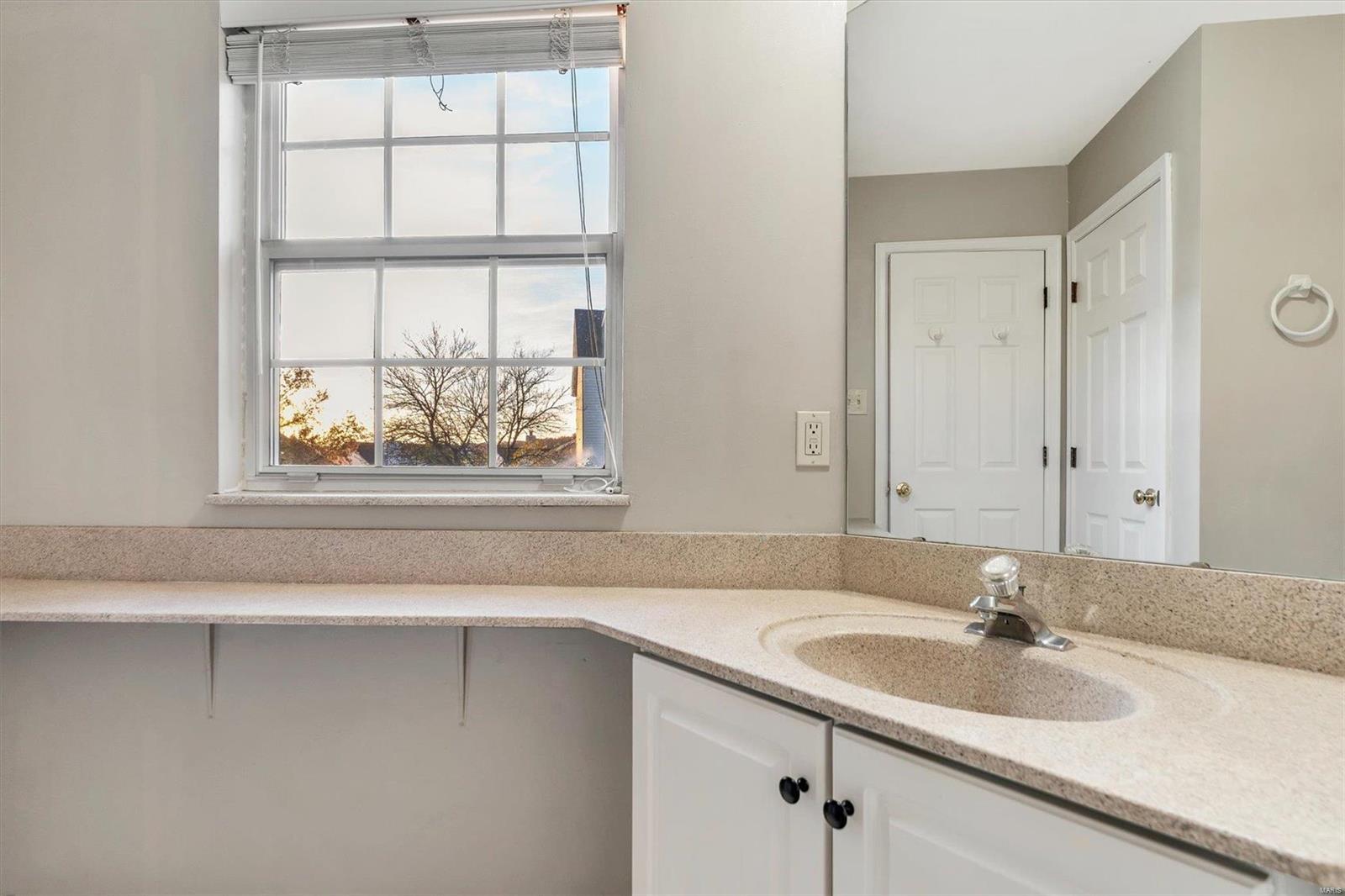 1450 Whispering Creek Drive Ballwin, MO 63021 - Photo 16 of 28