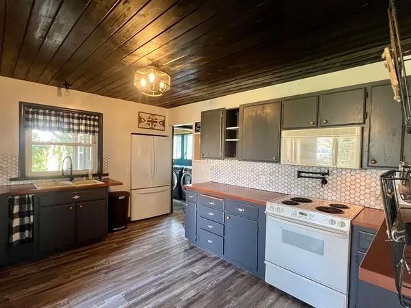 $399,000 | 451 Sunset Road, St. John, WA 99171