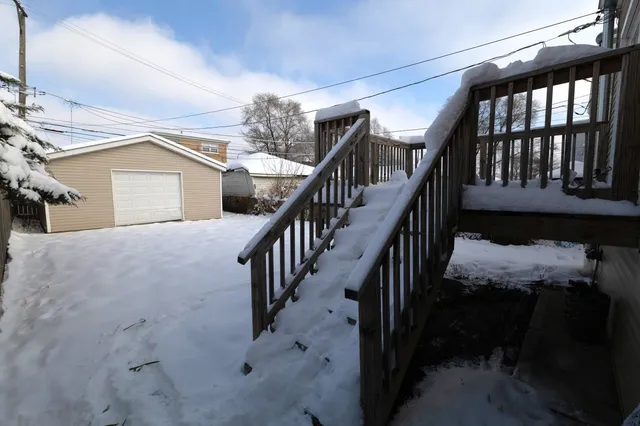 a house view with a outdoor space