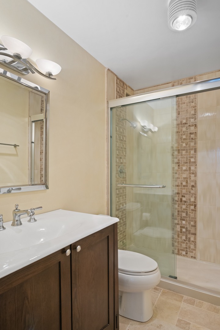 360 East Randolph Street, Unit 707 Chicago, IL 60601 - Photo 14 of 20 a bathroom with a sink toilet and shower