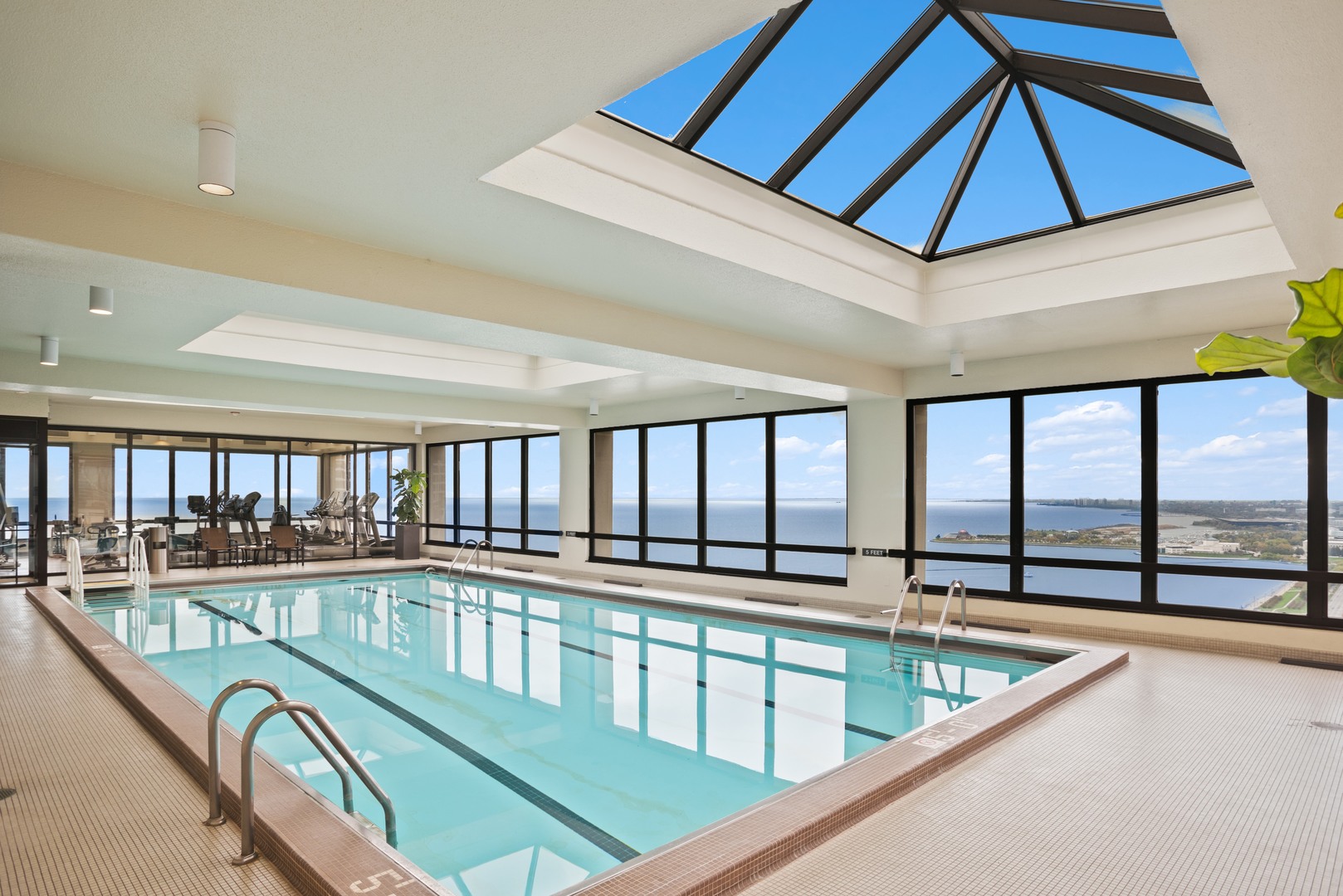 360 East Randolph Street, Unit 707 Chicago, IL 60601 - Photo 16 of 20 a view of a swimming pool with a balcony