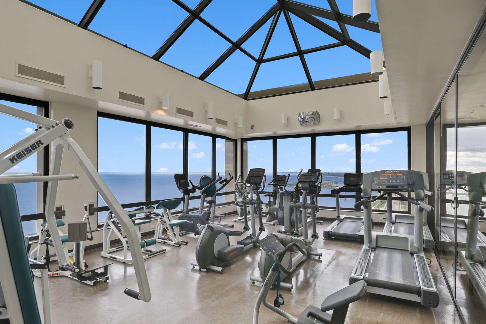 360 East Randolph Street, Unit 707 Chicago, IL 60601 - Photo 18 of 20 a view of a room with gym equipment