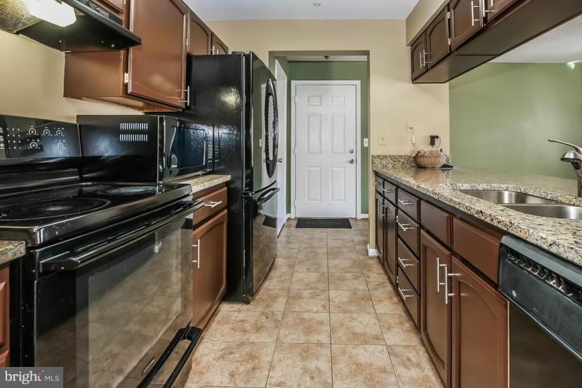 2609 Camelback Lane, Unit 411 Silver Spring, MD 20906 - Photo 7 of 18 Kitchen