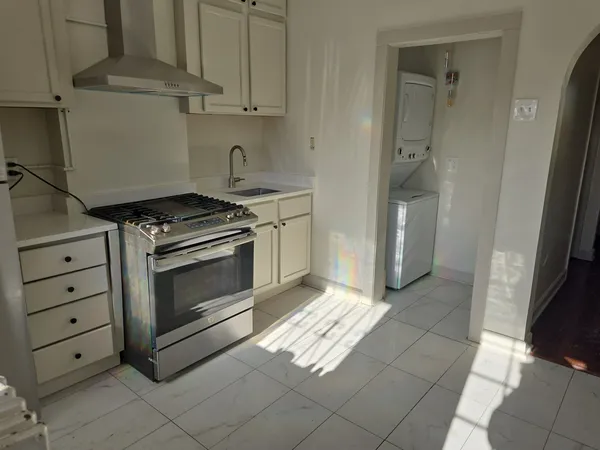 $1,900 | 2417 West Arthington Street, Unit 2, Chicago, IL 60612