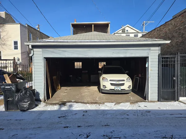 $1,900 | 2417 West Arthington Street, Unit 2, Chicago, IL 60612