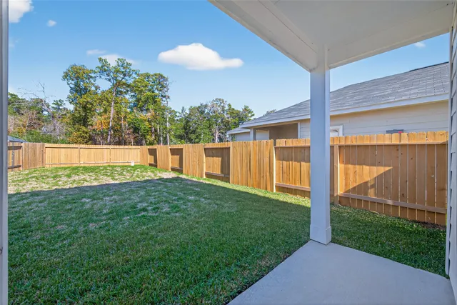 a view of an house with backyard and garden