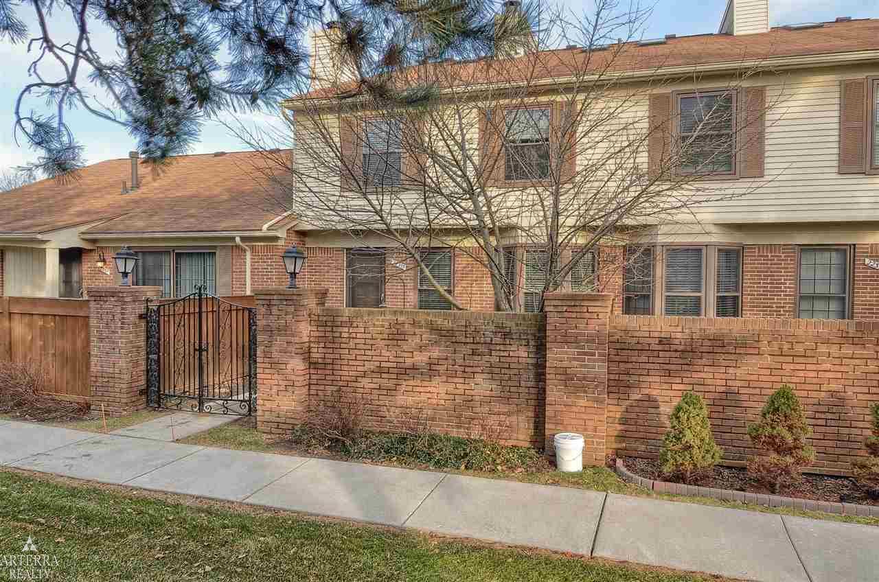 22355 Peach Tree Novi, MI 48375 - Photo 3 of 26 31340307-2.JPG