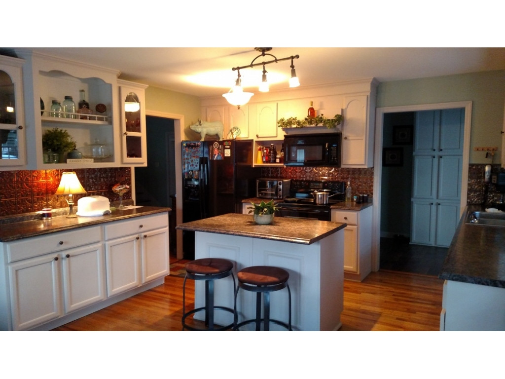 750 Colonial Road Southwest Abingdon, VA 24210 - Photo 5 of 16 Photo 5