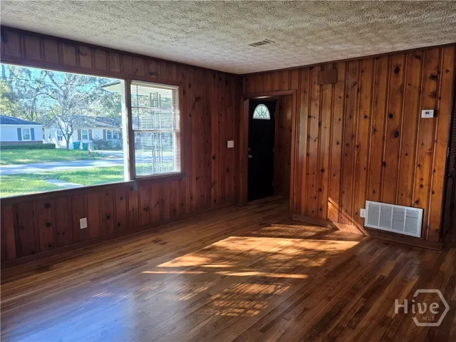 $1,800 | 8 Ronnie Avenue, Savannah, GA 31408