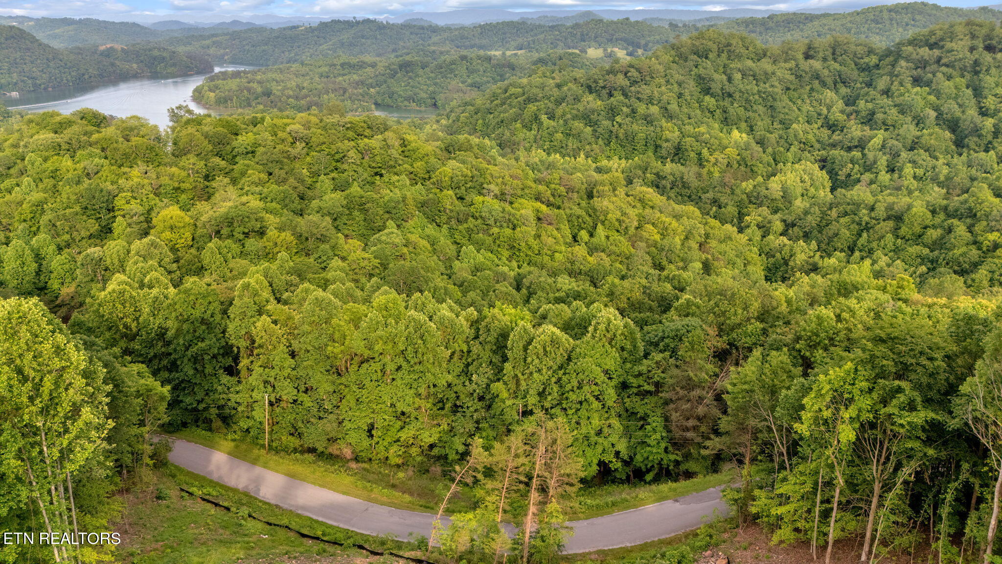 95 Chimney Rock Road New Tazewell, TN 37825 - Photo 4 of 20 15-web-or-mls-DJI_20240117090741_0239_D