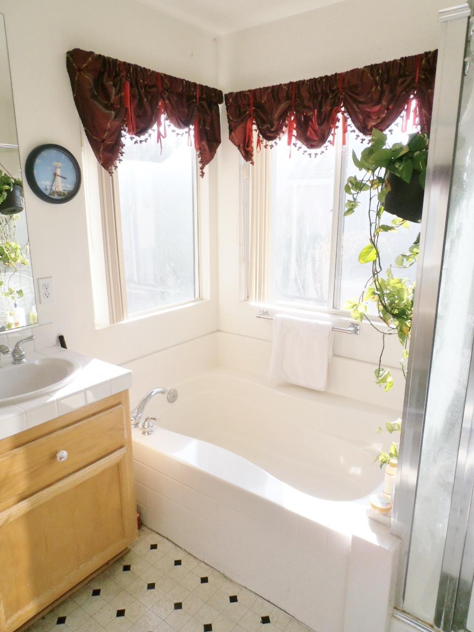 2307 Mint Way Oxnard, CA 93036 - Photo 26 of 39 a bathroom with a bathtub and a sink