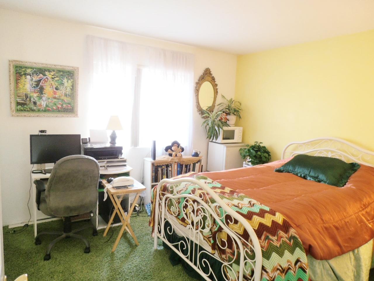 2307 Mint Way Oxnard, CA 93036 - Photo 30 of 39 a bedroom with a bed and chair