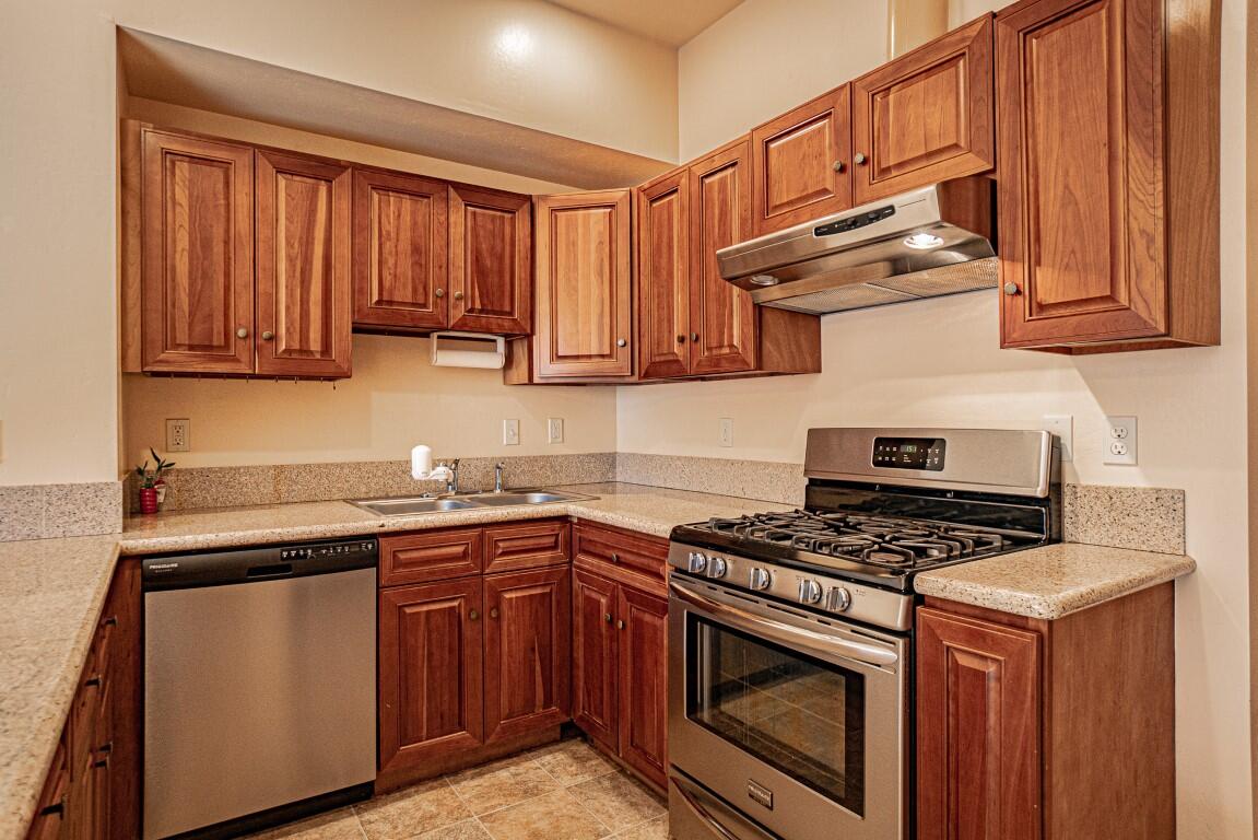 913 Bellview Avenue Ashland, OR 97520 - Photo 10 of 29 Loads of Cherry Cabinets