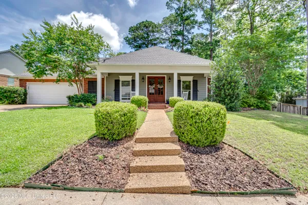 $369,900 | 1020 Northshore Village Drive, Brandon, MS 39047
