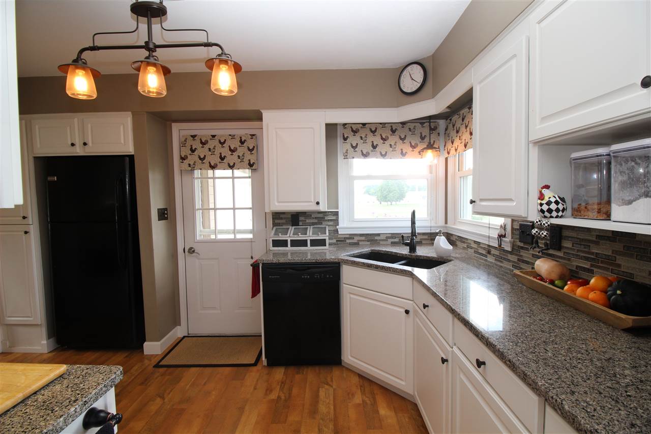 413 Old Dubuque Road Anamosa, IA 52205 - Photo 7 of 13 Gallery Image 7