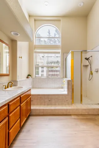 a en suite bathroom with a sink and a mirror