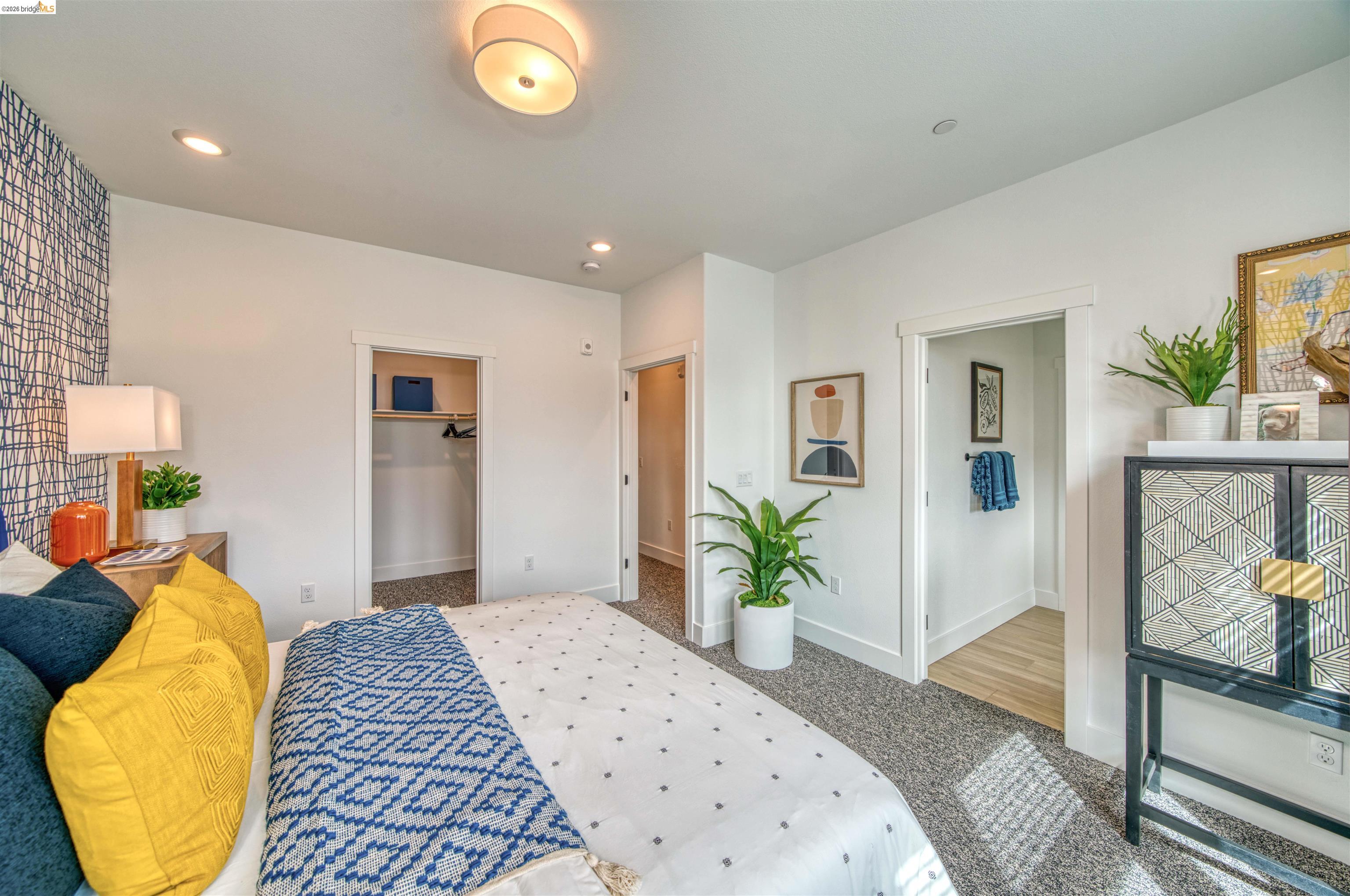 28951 Parkridge Loop, Unit 87 Hayward, CA 94544 - Photo 19 of 23 a bedroom with a bed and a potted plant