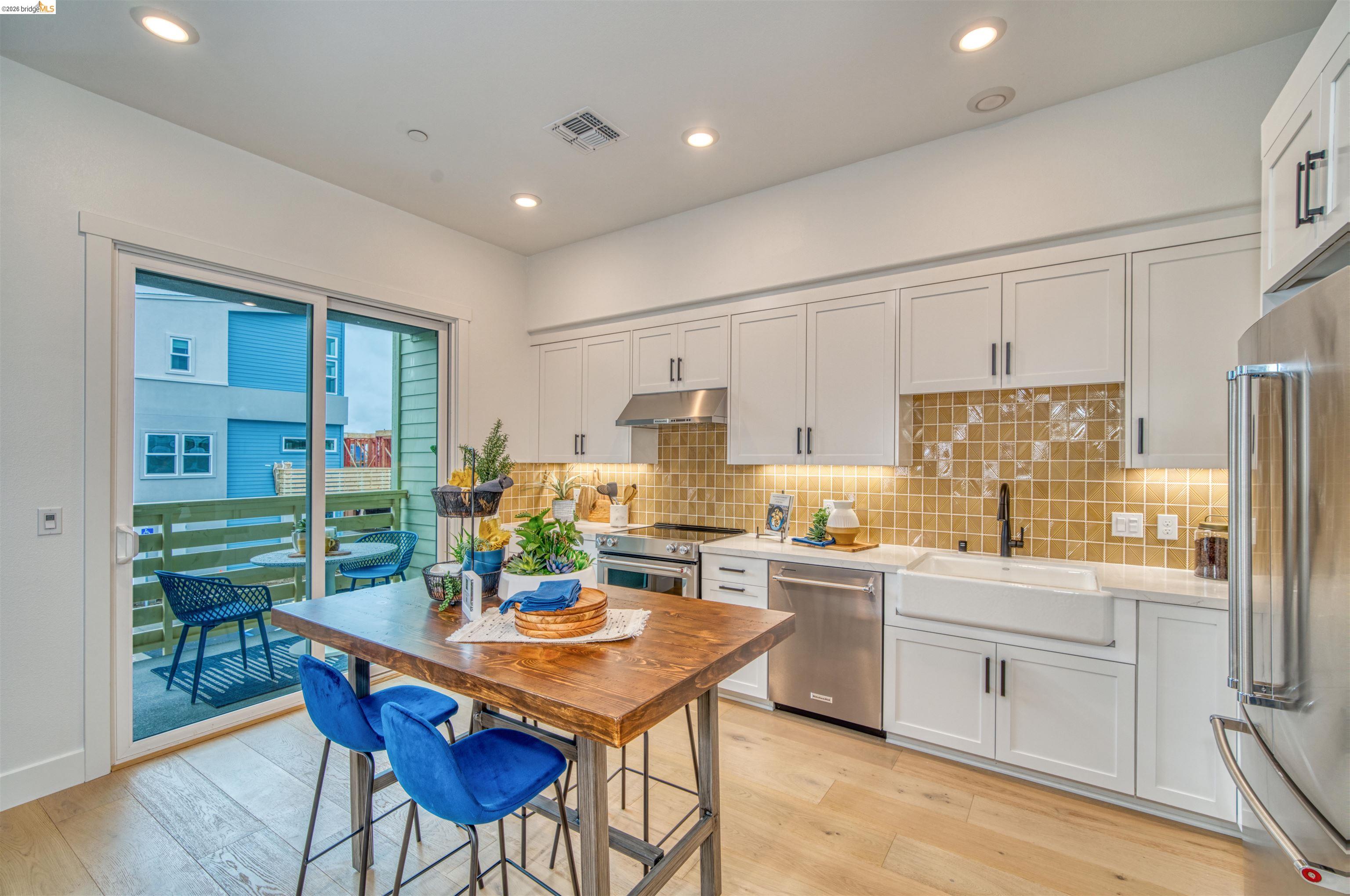 28951 Parkridge Loop, Unit 87 Hayward, CA 94544 - Photo 6 of 23 a kitchen with a stove a refrigerator and a dining table