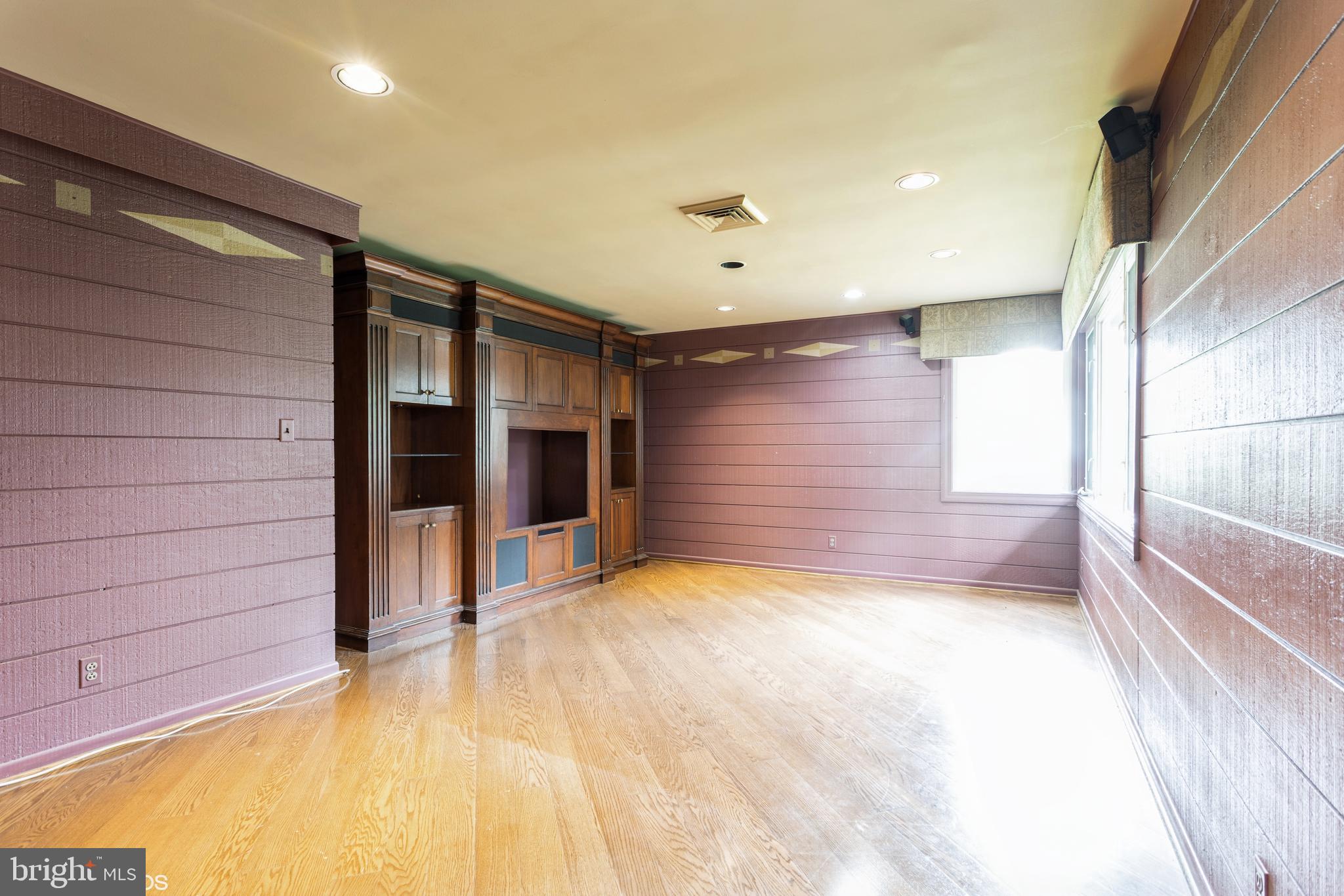 7920 Long Meadow Road Baltimore, MD 21208 - Photo 6 of 40 a view of an empty room with a fireplace