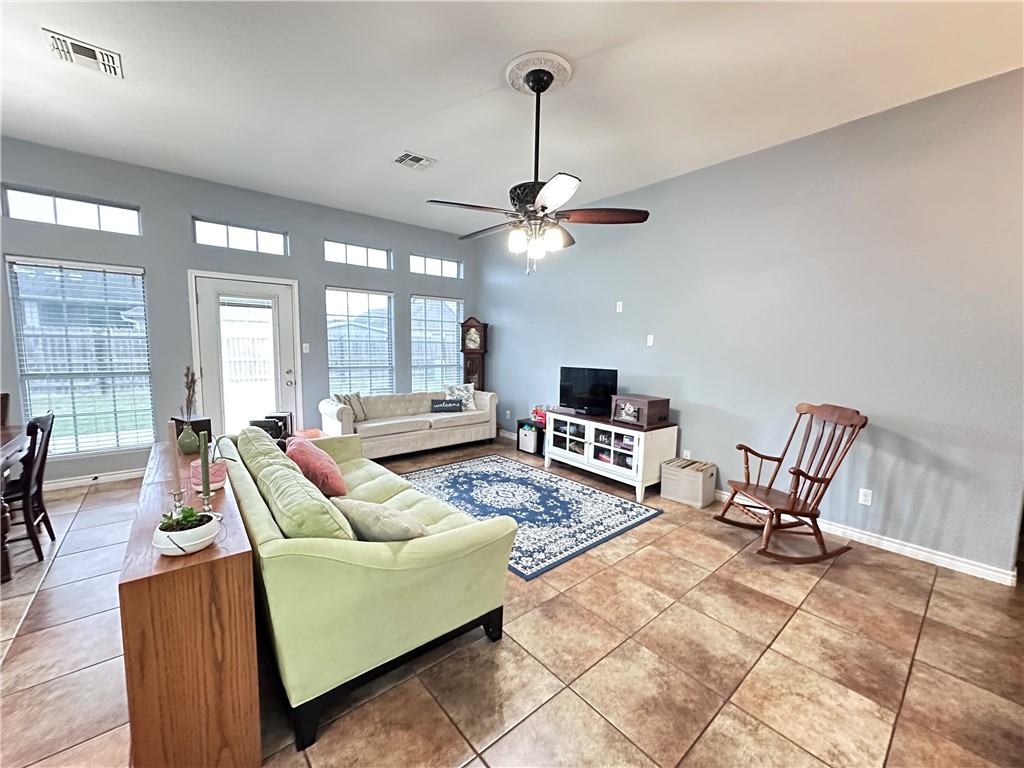 2106 Brook Lane Kingsville, TX 78363 - Photo 15 of 38 a living room with furniture