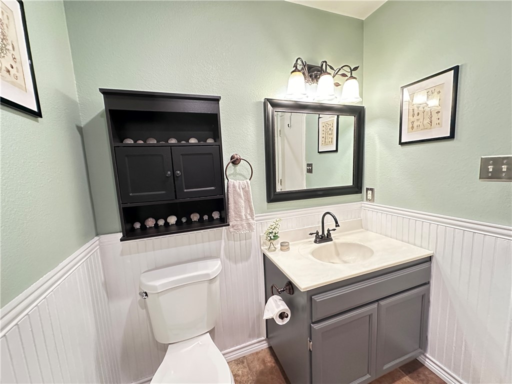 2106 Brook Lane Kingsville, TX 78363 - Photo 29 of 38 a bathroom with a toilet a sink and a mirror