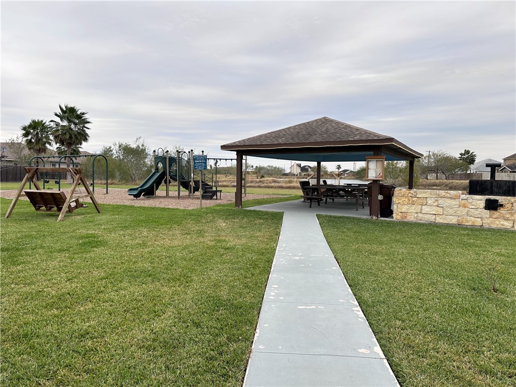 2106 Brook Lane Kingsville, TX 78363 - Photo 6 of 38 a view of a backyard with sitting area