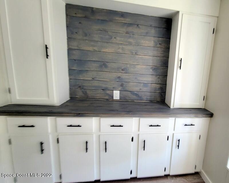 915 Fir Street Sebastian, FL 32976 - Photo 12 of 33 a view of cabinets