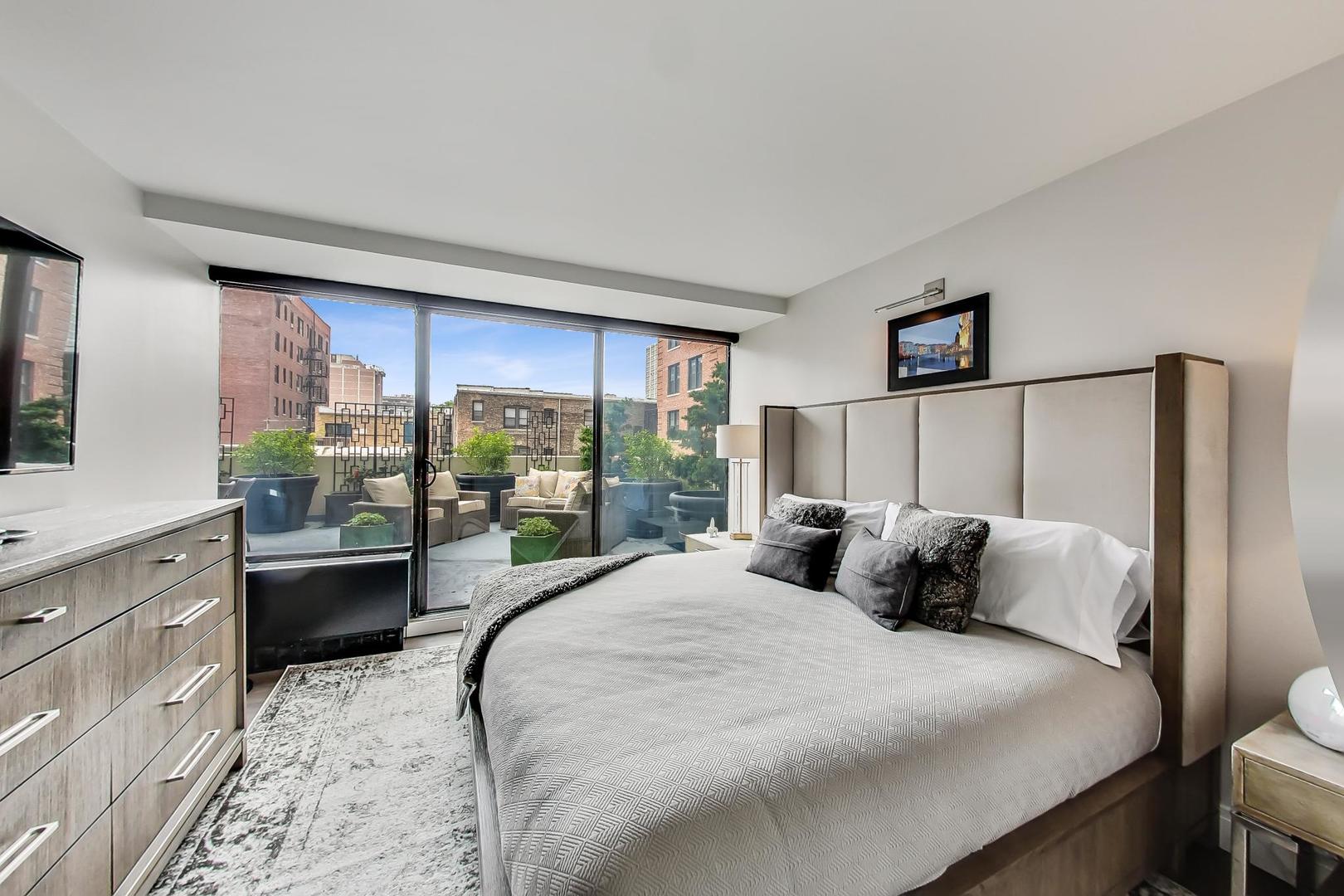 3150 North Sheridan Road, Unit 2A Chicago, IL 60657 - Photo 15 of 29