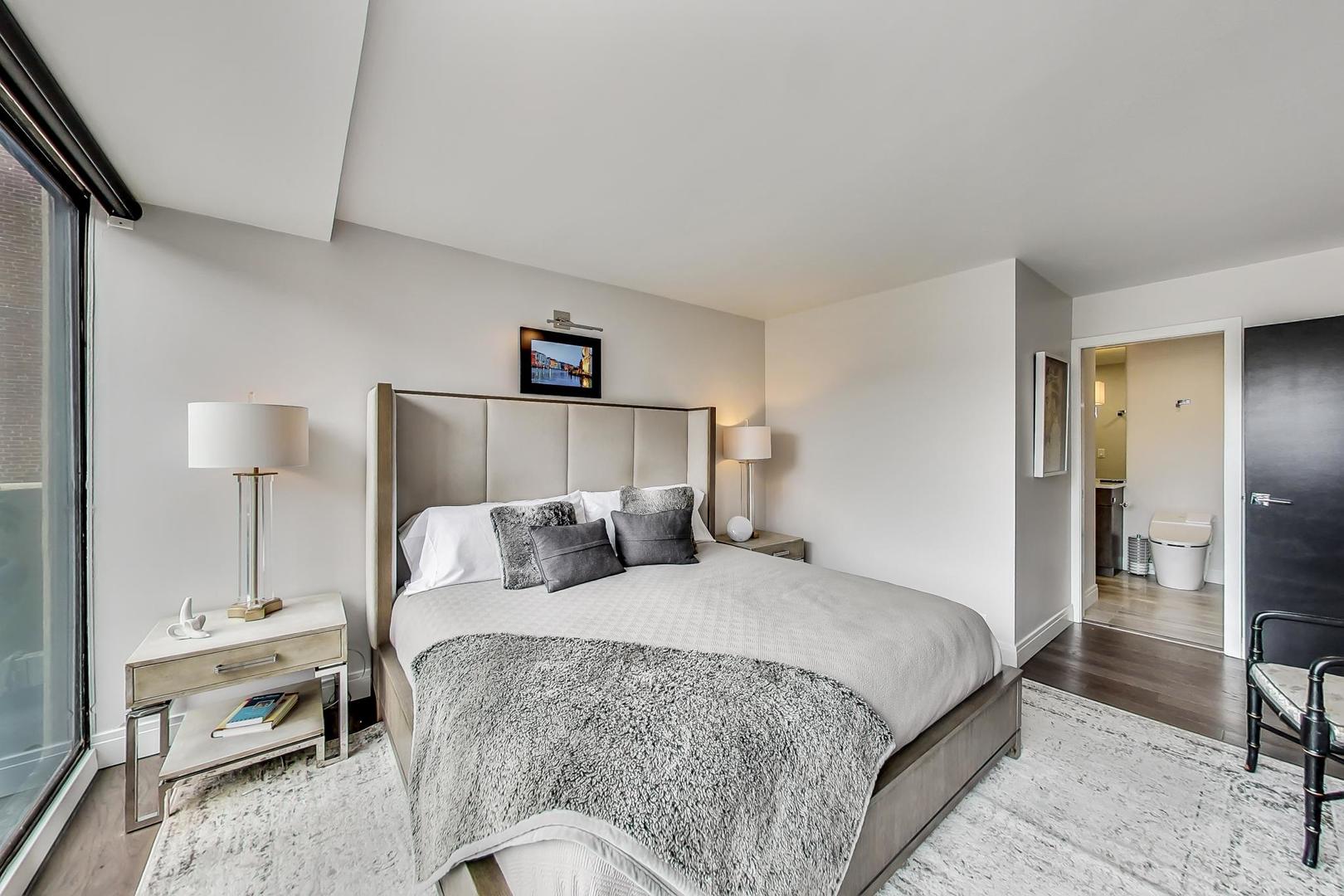 3150 North Sheridan Road, Unit 2A Chicago, IL 60657 - Photo 16 of 29