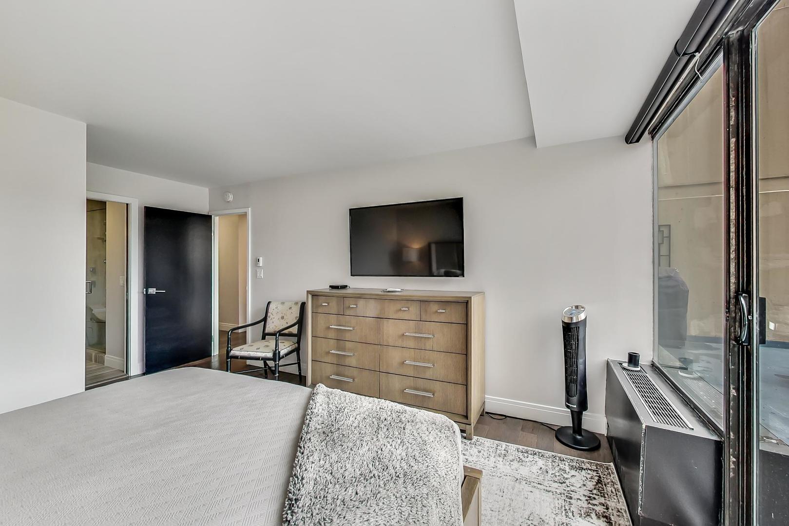 3150 North Sheridan Road, Unit 2A Chicago, IL 60657 - Photo 17 of 29