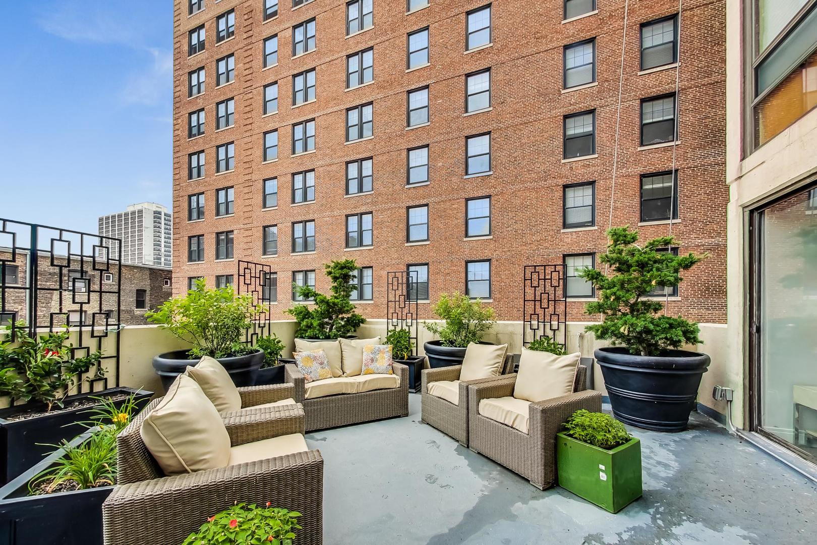 3150 North Sheridan Road, Unit 2A Chicago, IL 60657 - Photo 2 of 29