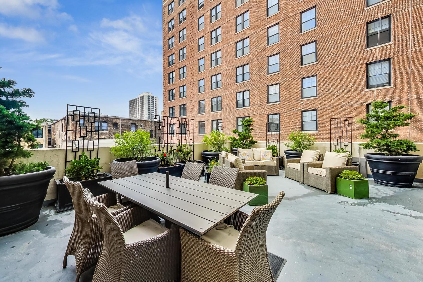 3150 North Sheridan Road, Unit 2A Chicago, IL 60657 - Photo 3 of 29