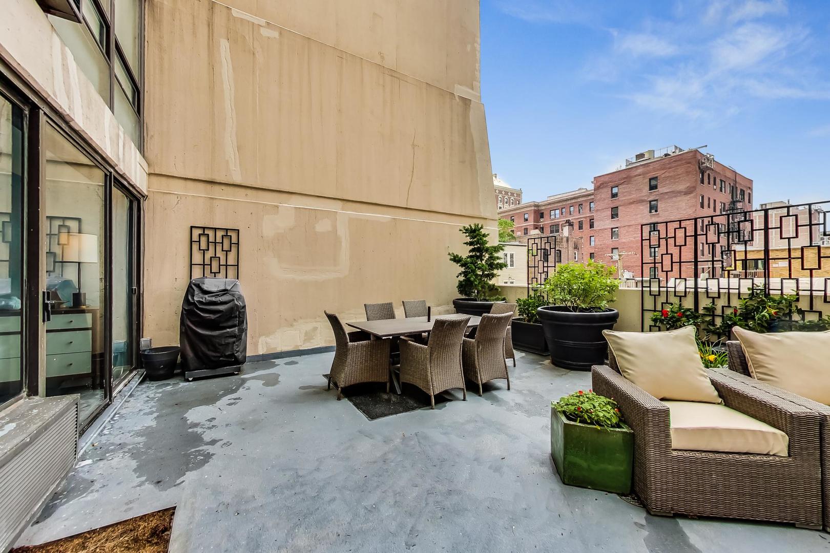 3150 North Sheridan Road, Unit 2A Chicago, IL 60657 - Photo 5 of 29