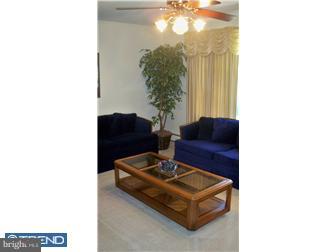 1735 Fitzwatertown Road Willow Grove, PA 19090 - Photo 4 of 11 Living Room
