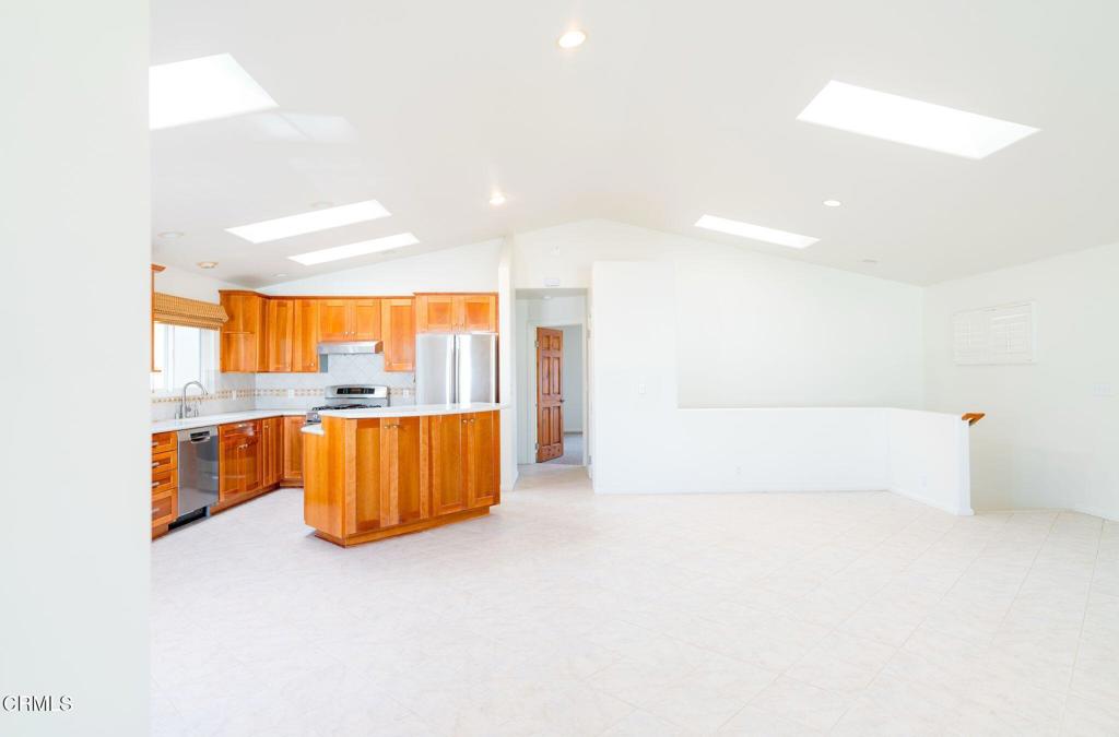 4037 Sunset Lane Oxnard, CA 93035 - Photo 3 of 28 2