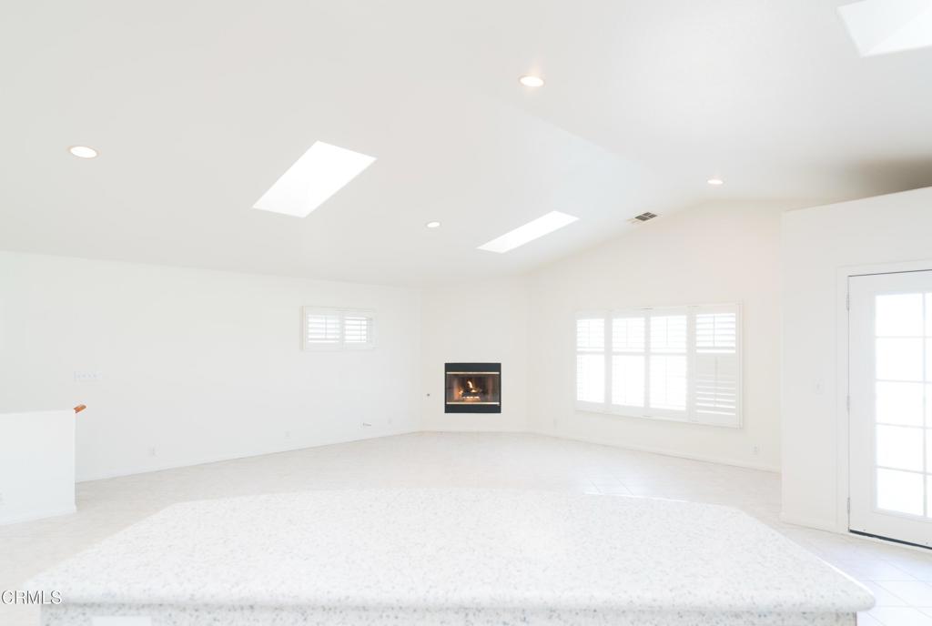 4037 Sunset Lane Oxnard, CA 93035 - Photo 7 of 28 7