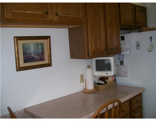221 Oak Road Chicora, PA 16025 - Photo 6 of 17 Kitchen.
