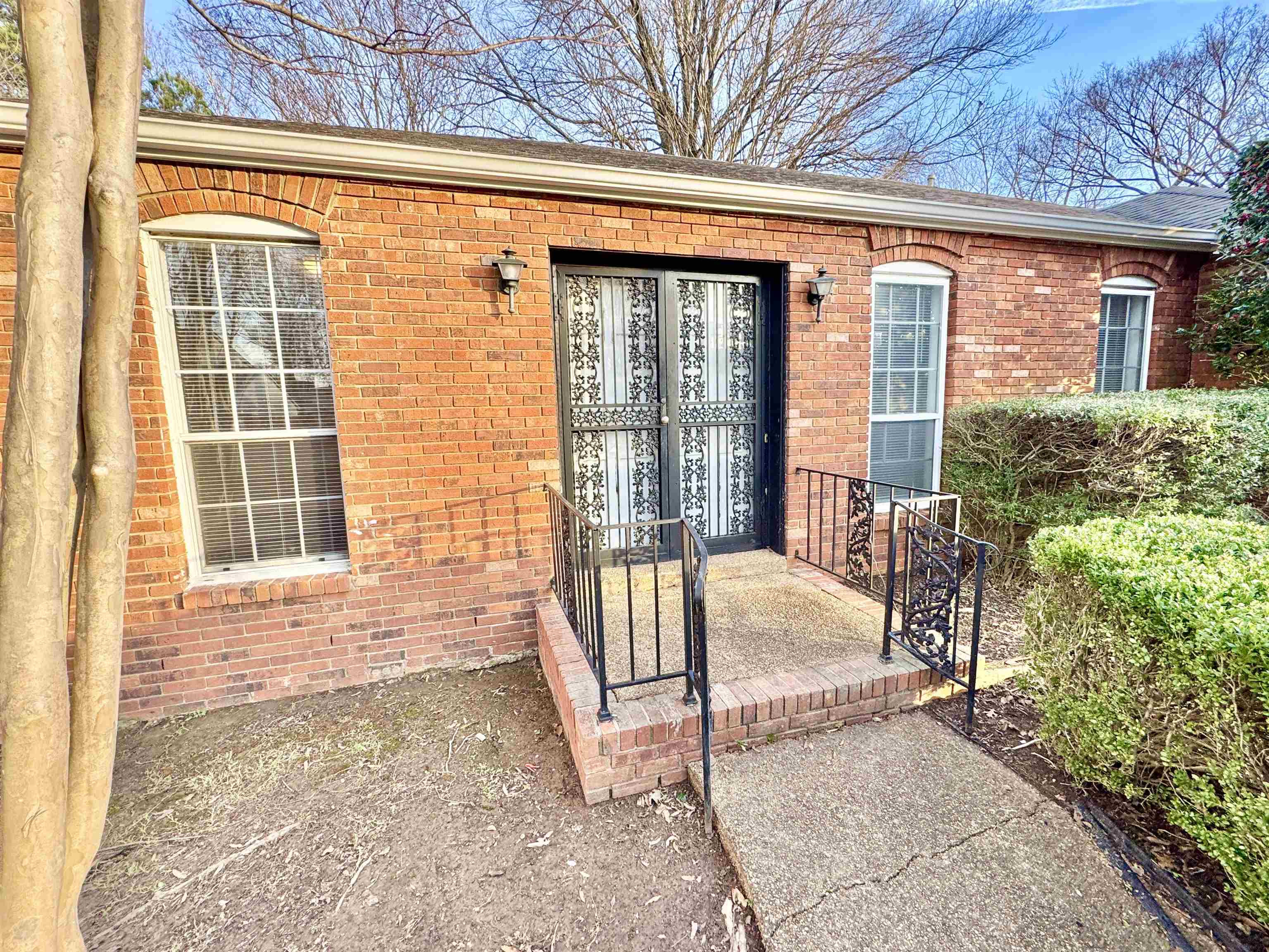 3174 Emerald Street Memphis, TN 38115 - Photo 26 of 28 a porch with seating space