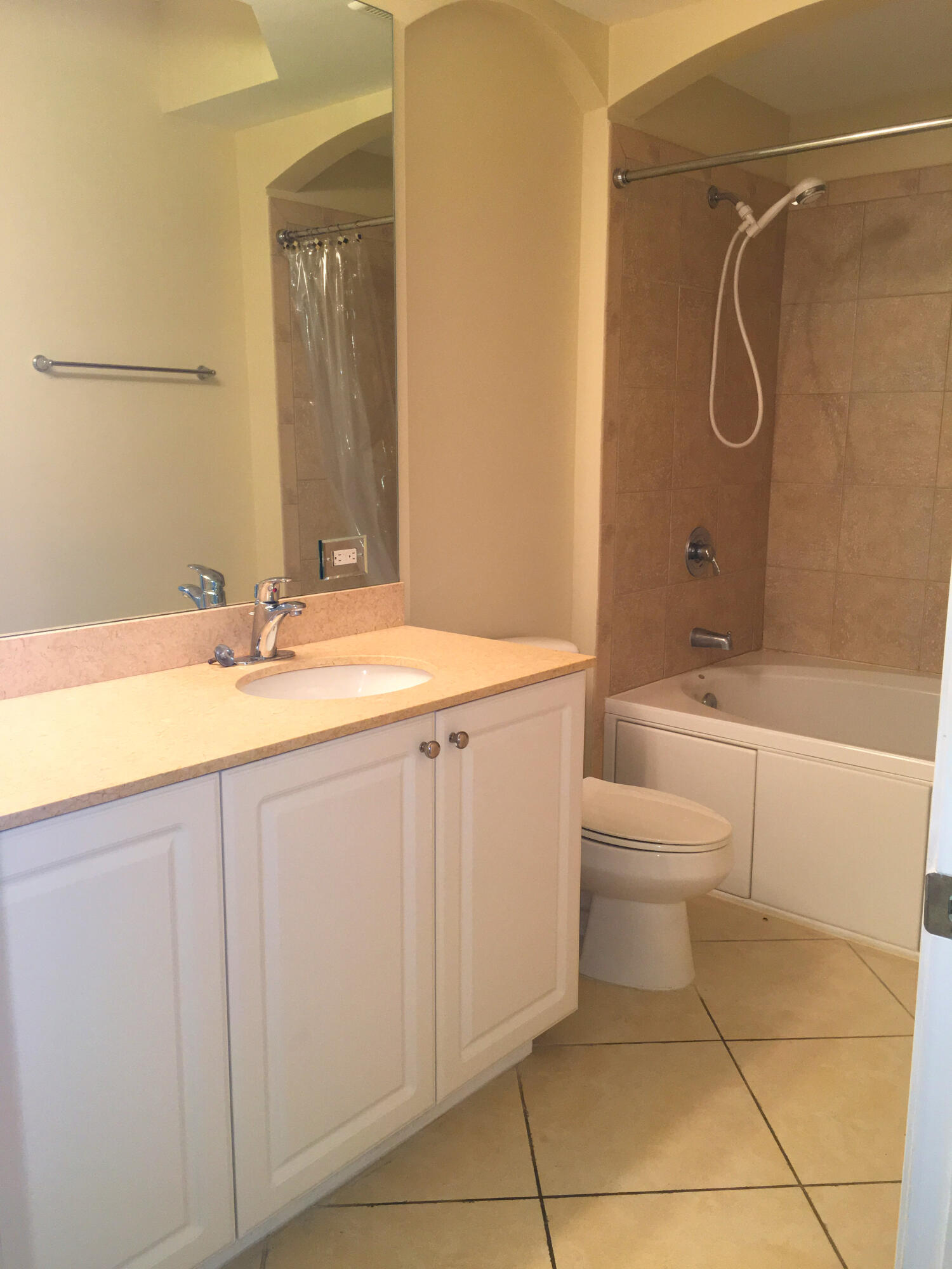 1660 Renaissance Commons Boulevard, Unit 2503 Boynton Beach, FL 33426 - Photo 4 of 11 Vizcaya Lakes 2503 03