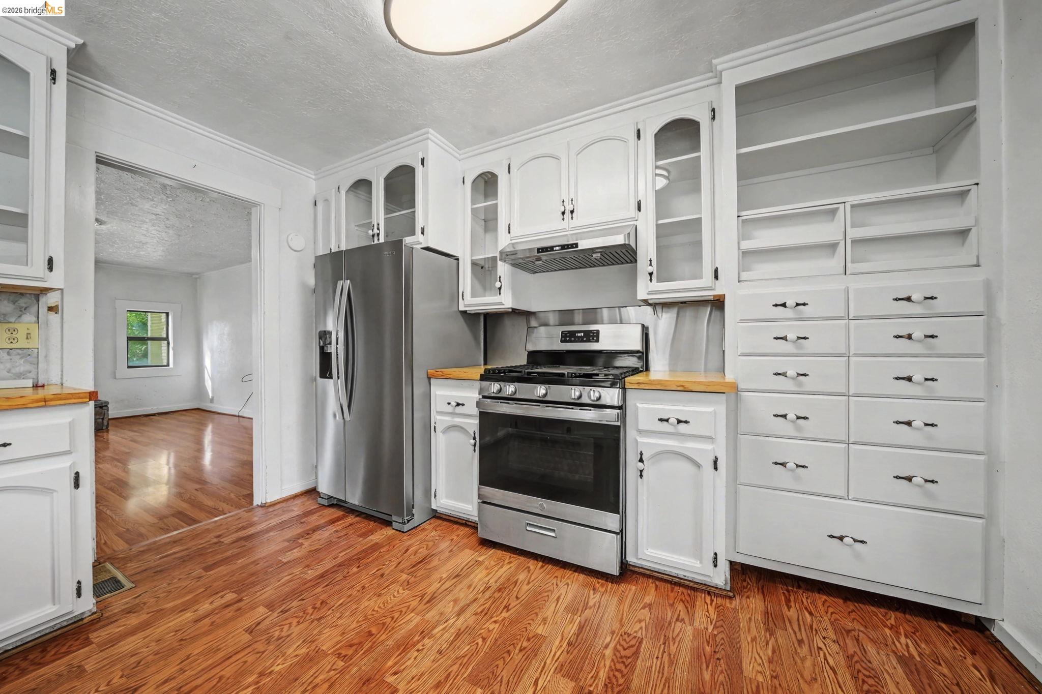 731 Dam Road Murphys, CA 95247 - Photo 13 of 60 a kitchen with stainless steel appliances a stove a refrigerator and cabinets