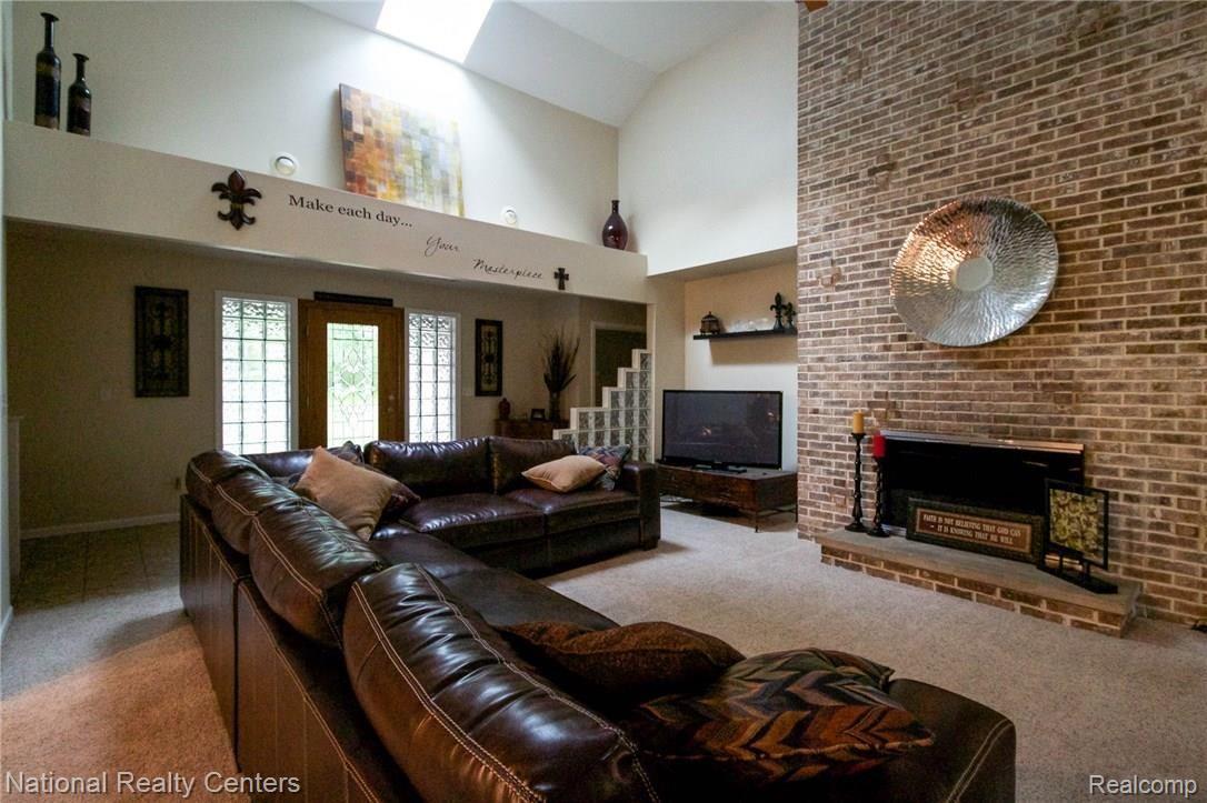 7112 Cowell Road Brighton, MI 48116 - Photo 2 of 18 20581121503_1e97b21994_k.jpg