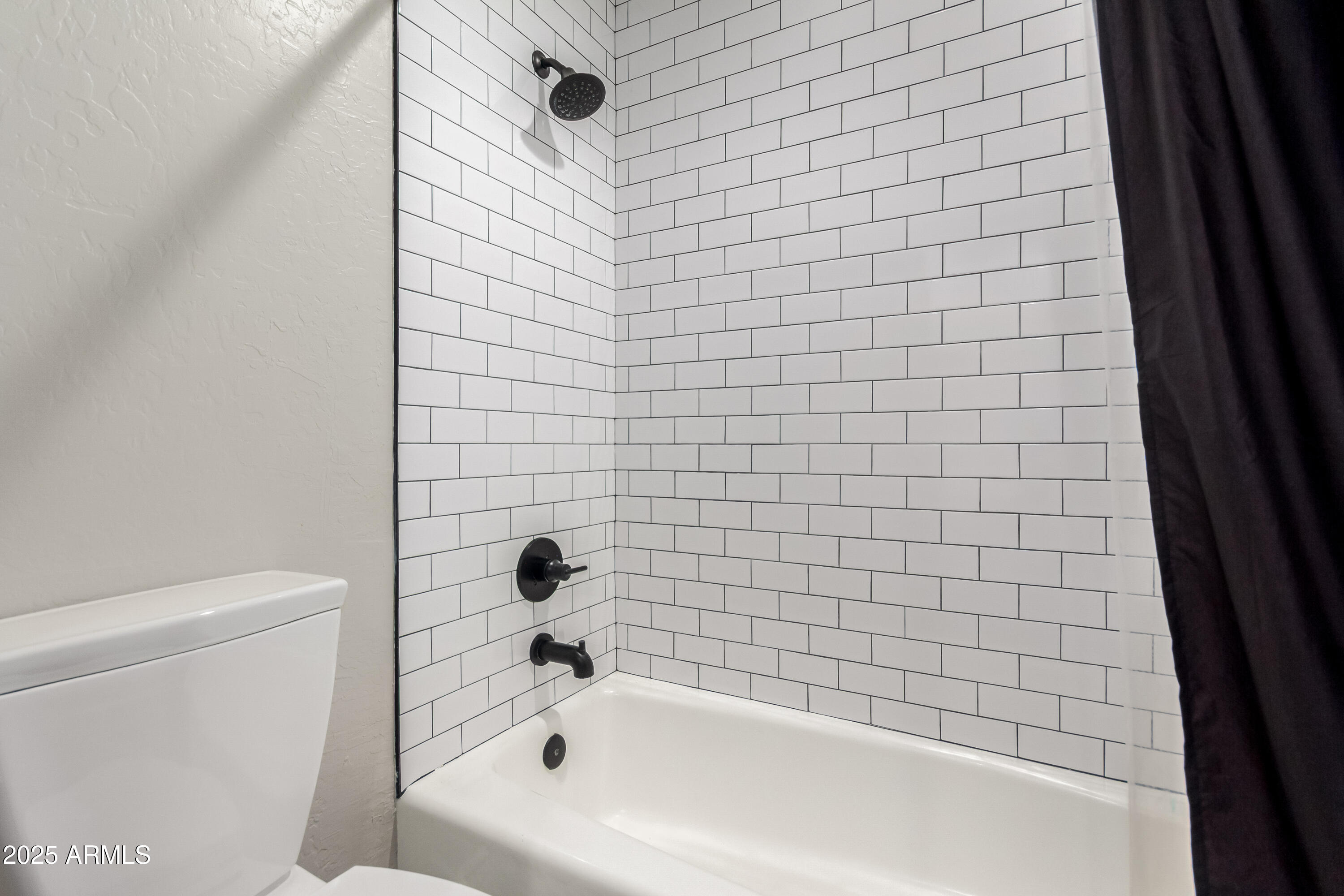 4584 East Reins Road Gilbert, AZ 85297 - Photo 27 of 58 a bathroom with a bathtub and a toilet
