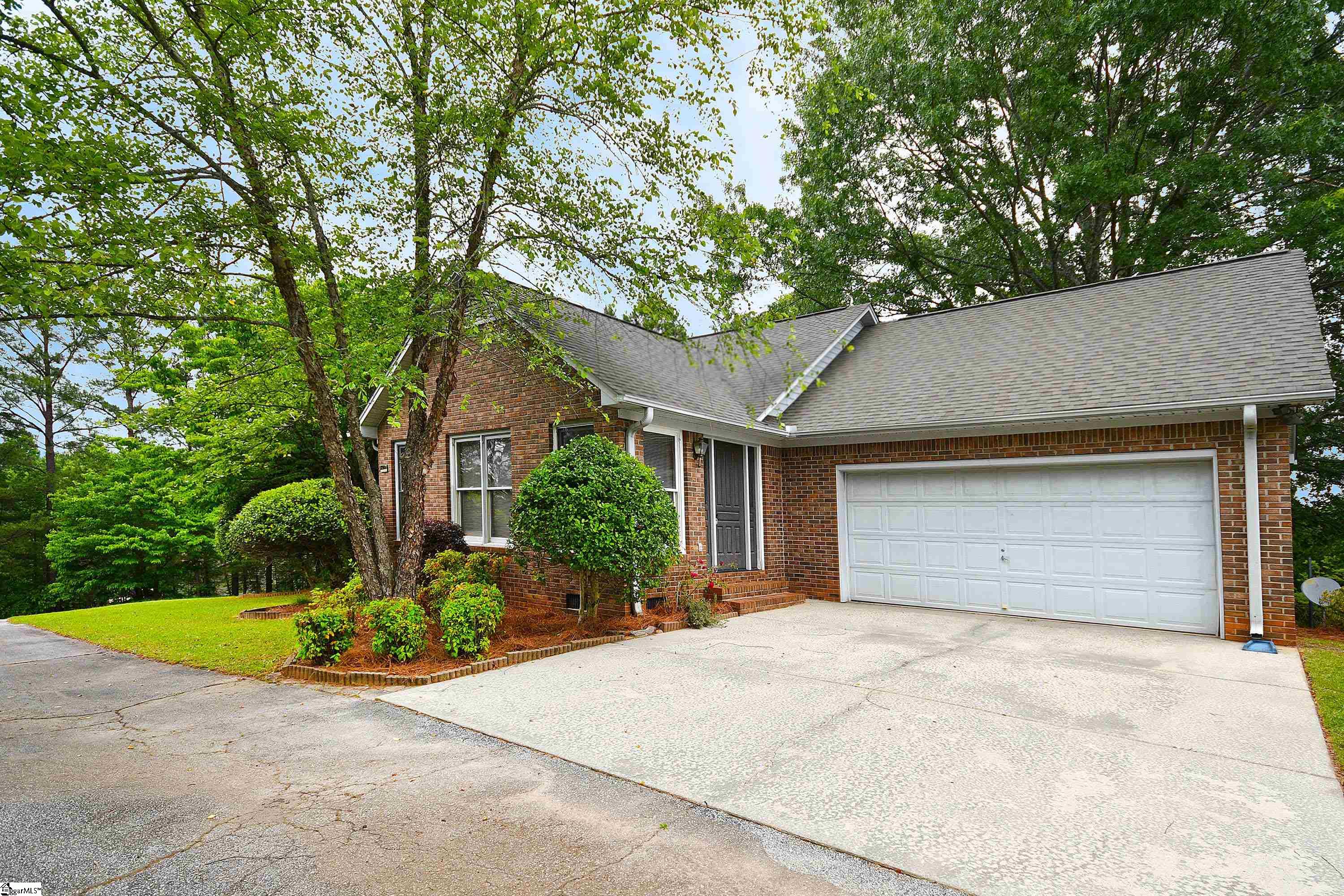 300 Packridge Road Taylors, SC 29687 - Photo 1 of 36