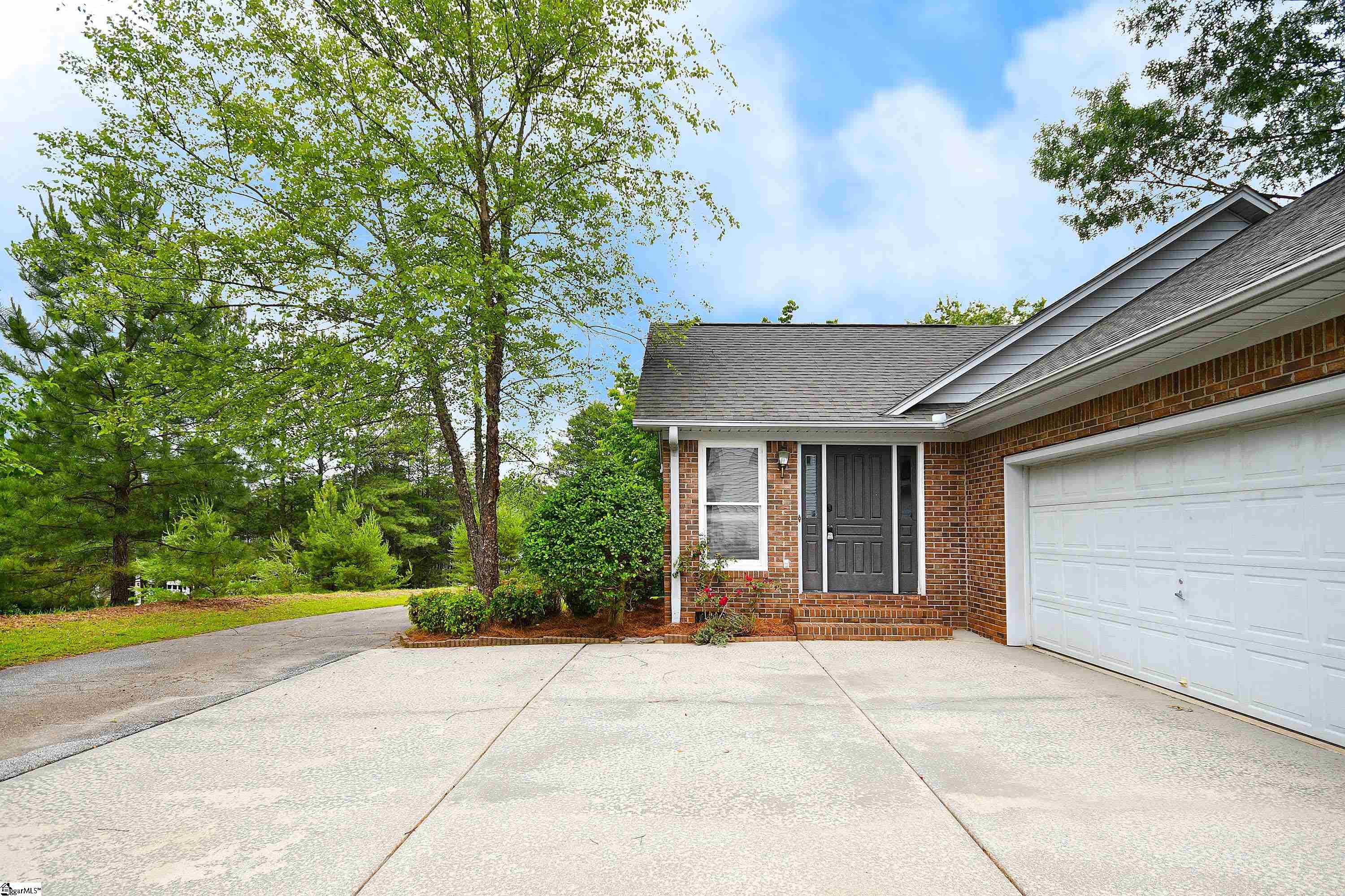 300 Packridge Road Taylors, SC 29687 - Photo 3 of 36