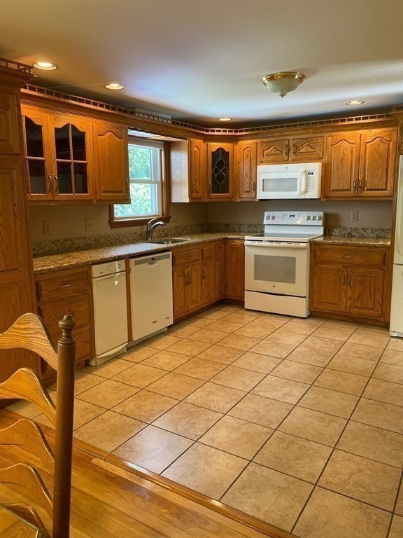 9 Adrienne Road Walpole, MA 02032 - Photo 11 of 36 Gallery Image 11