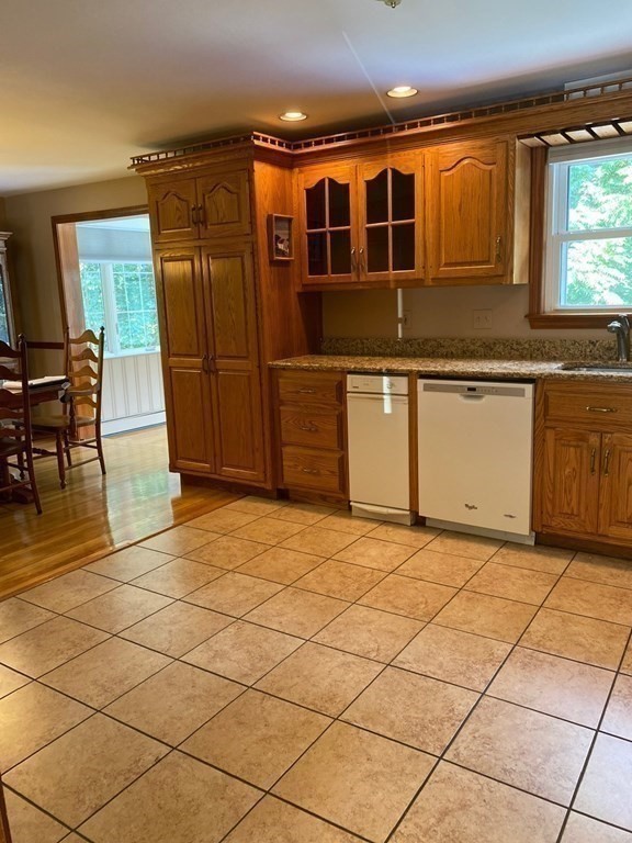 9 Adrienne Road Walpole, MA 02032 - Photo 12 of 36 Gallery Image 12